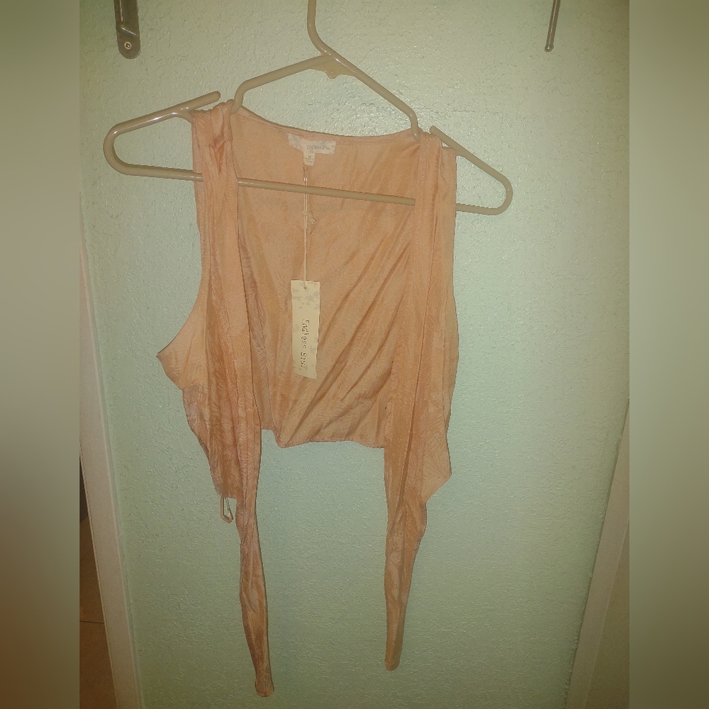 Women's Sleeveless Top in Peach